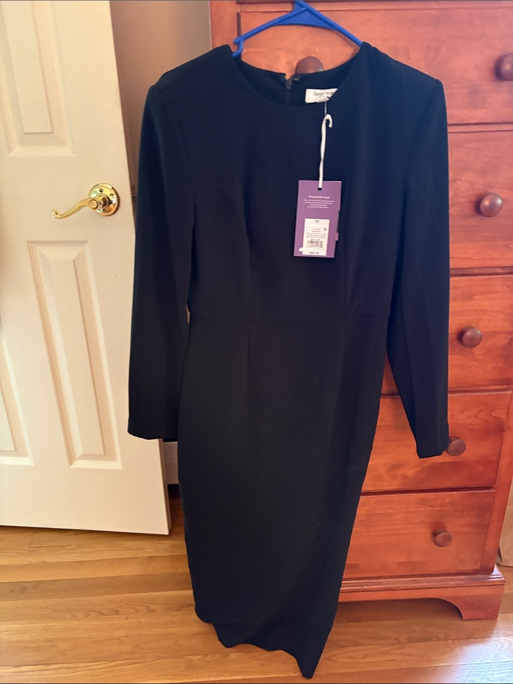 Elegant Black Long-Sleeve Sheath Dress